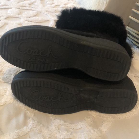 Coach boots. Lined in fur. Barely worn. Too big for me size 8 - Picture 4 of 5